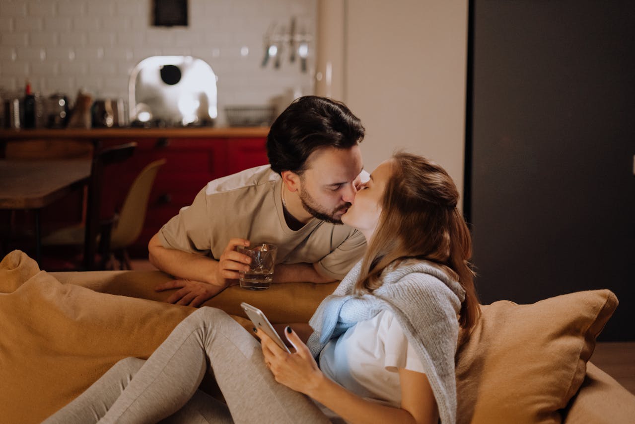 Una imagen que destaca la importancia de la privacidad en las relaciones.