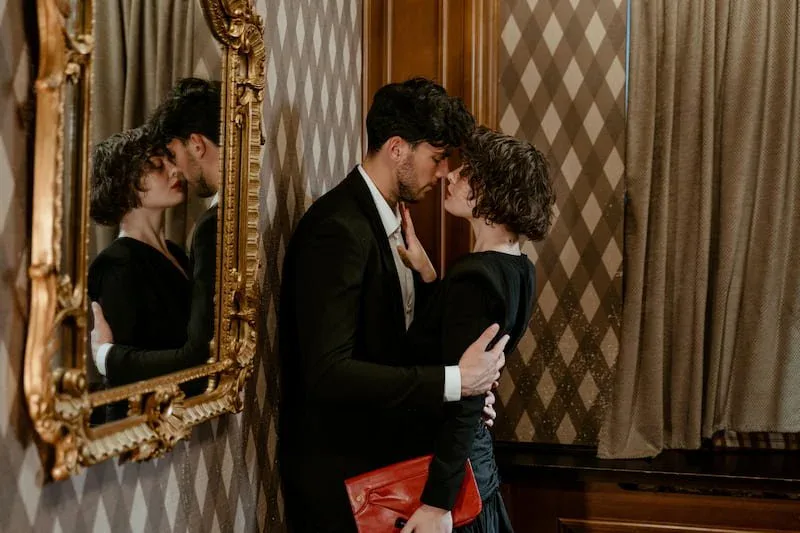 New Year Message for Your Partner: What to Write When You Want Love to Feel Close Again