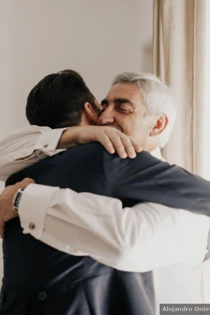 Graduation Gift Message for Your Son: What to Write When Pride, Relief, and a Father’s Hug Say Everything